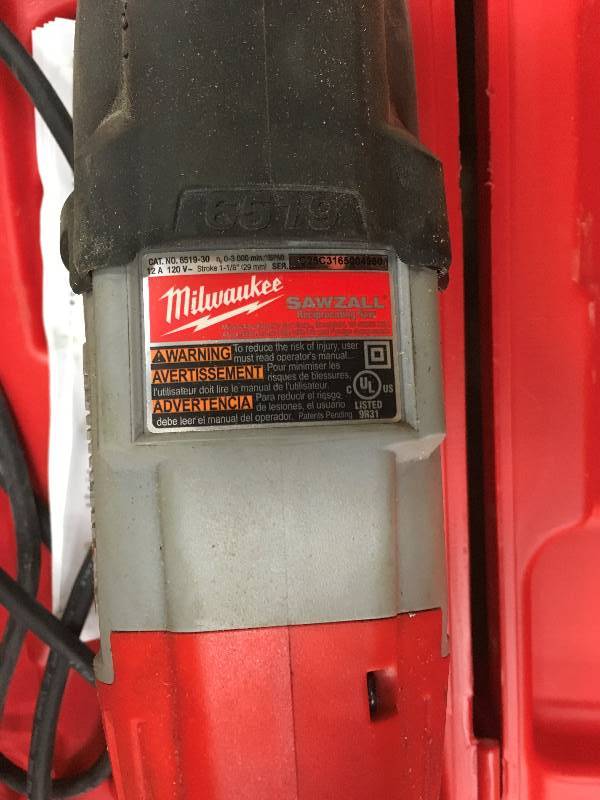 Milwaukee 12 Amp 1-18 in. Stroke SAWZALL Recipocating Saw used in working condition