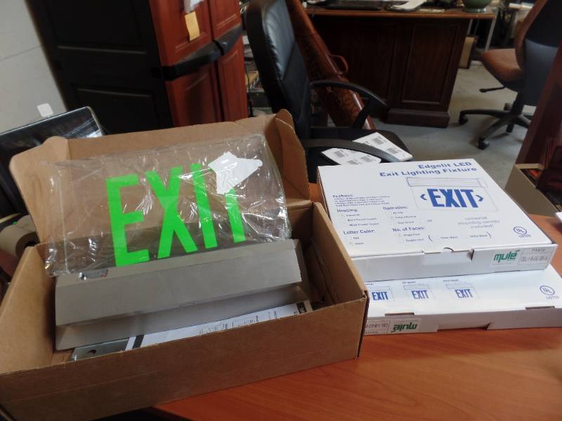 LED ILLUMINATED EXIT SIGNS