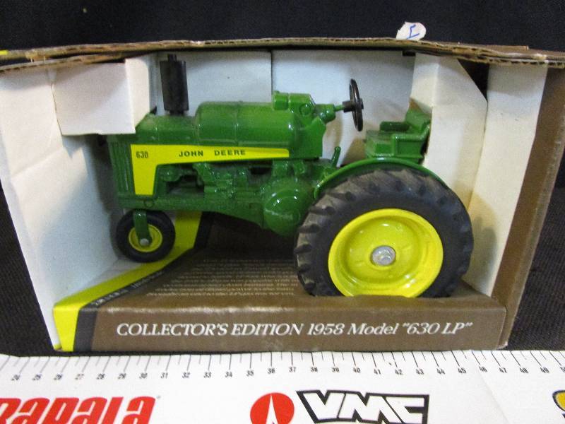 lot 2 image: Collectors Edition Tractor