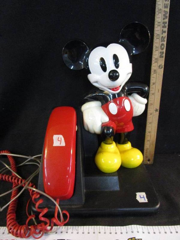 lot 4 image: Micky Mouse Telephone
