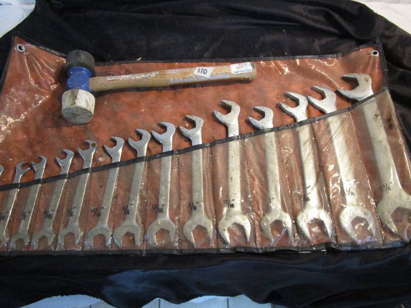 lot 19 image: Wisdom 14 Piece Wrench Set and Hammer