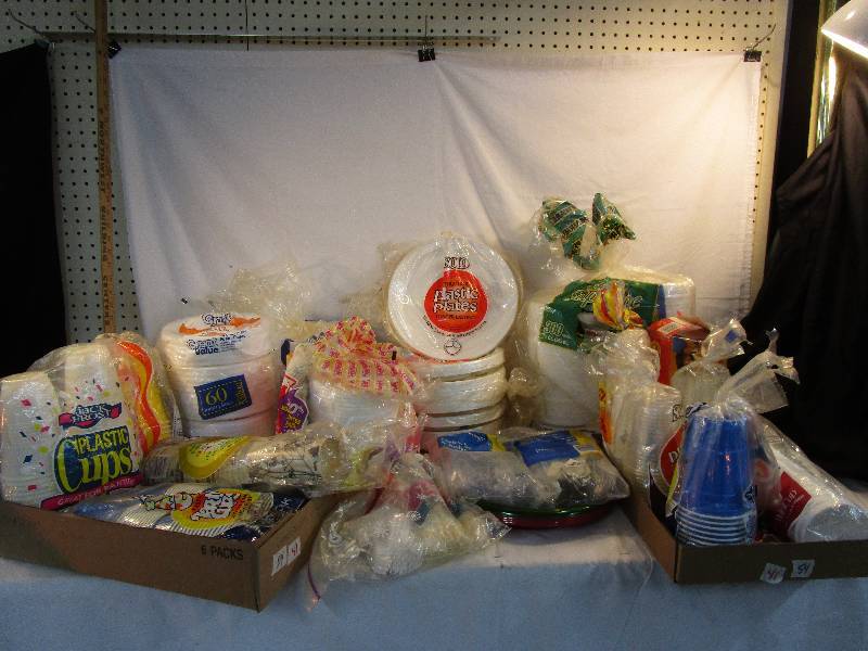 lot 41 image: Various Plastic Cups, Plates, Bowls Flatware