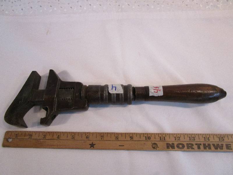 lot 45 image: Great Northern Antique Pipe Wrench