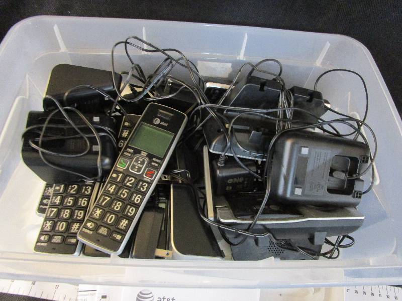 lot 51 image: Cordelss Telephone Sets