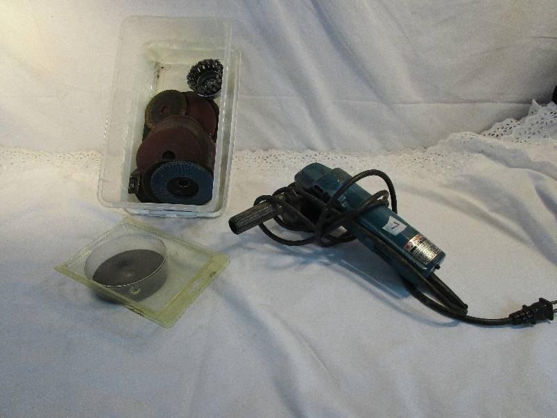 lot 57 image: 4 Disk Sander and Sanding Disks