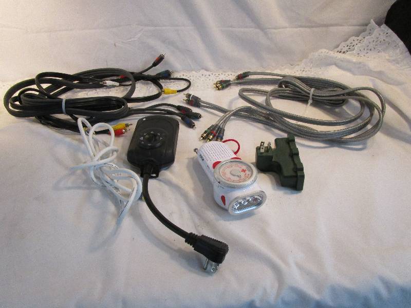 lot 59 image: Electronic Cords