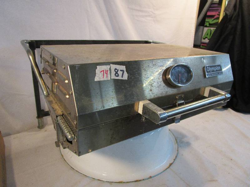 lot 74 image: Camper Grill Hook onto your camper