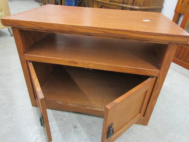 lot 103 image: Entertainement Center Stand