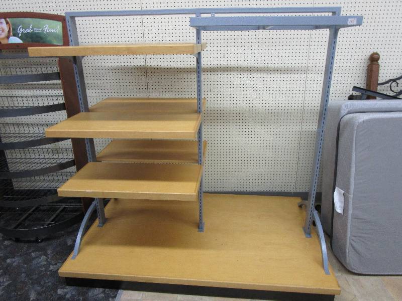 lot 105 image: Large Display Rack on Wheels