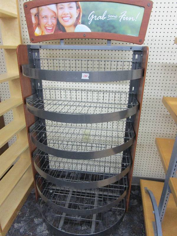 lot 106 image: Metal Display Rack on wheels