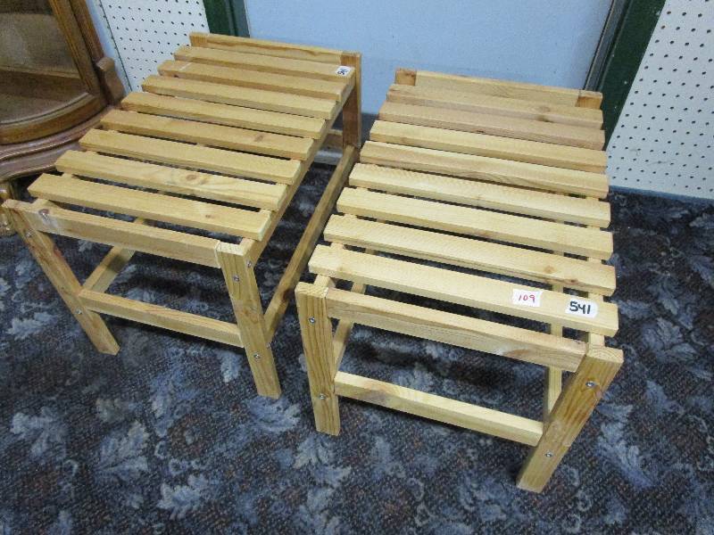 lot 109 image: 2 Wood Tables