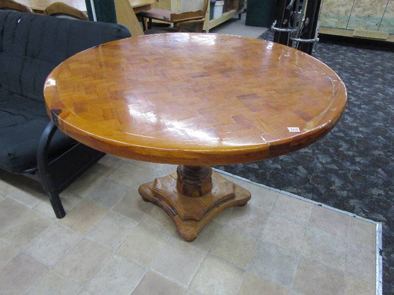 lot 110 image: Round Pedetal Table