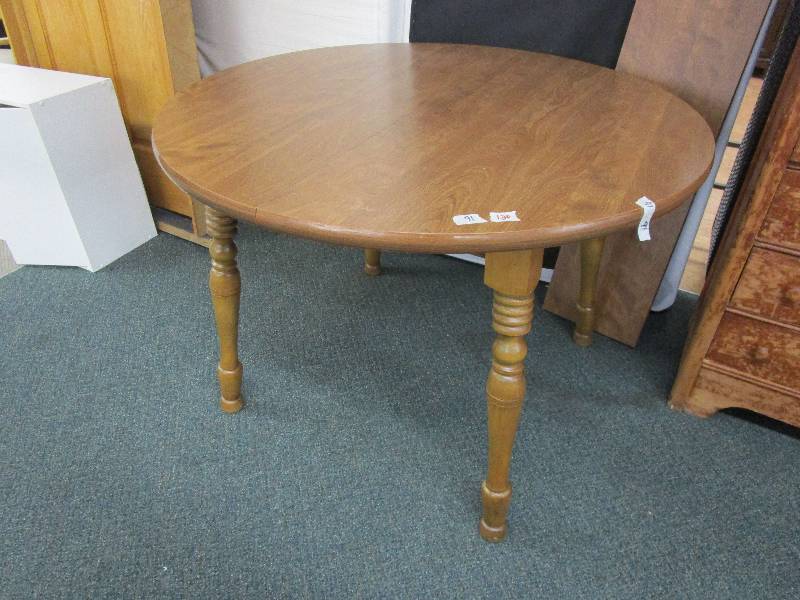 lot 120 image: Table with a Leaf