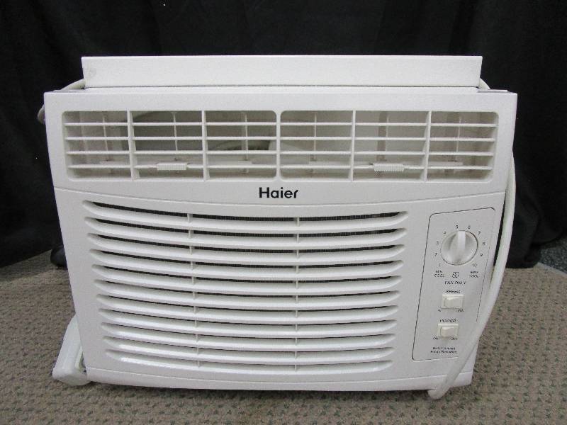 lot 135 image: Window Air conditioners