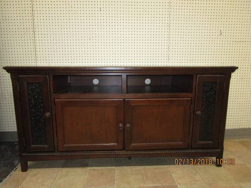 lot 150 image: Tv Stand