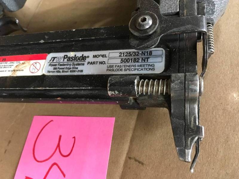 lot 34 image: Paslode 212532-N18 Leg Air Staple Gun Tested in working condition