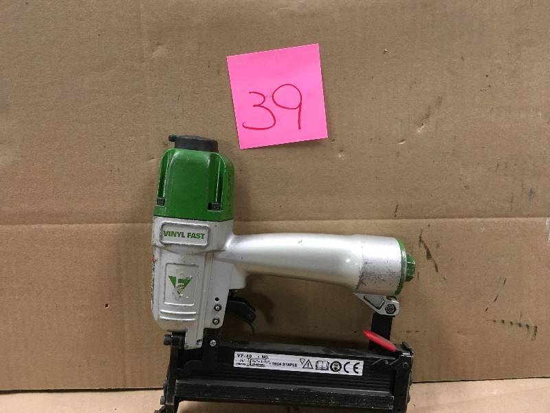 lot 39 image: Vinyl Fast  VF-40 18 Gage Stapler Tested in working condition