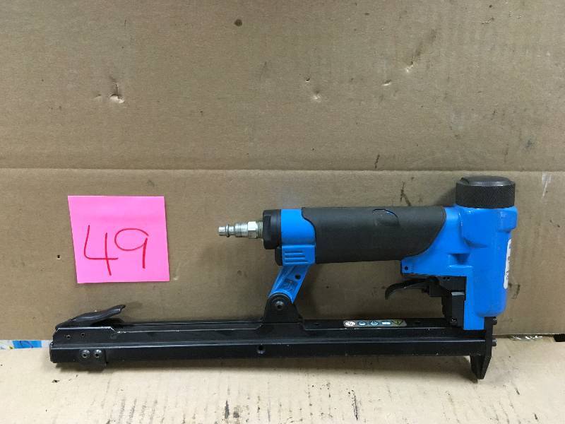 lot 49 image: Fasco 11081F F1B 50-16 12-inch Crown 20 Gage Upholstry Stapler Tested in working condition