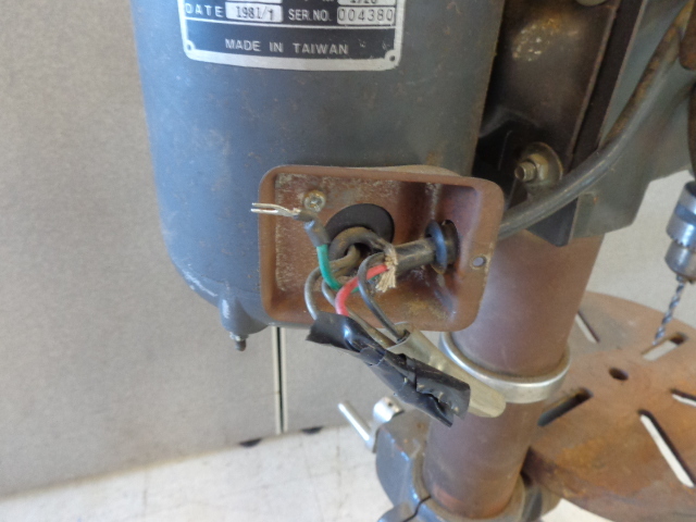 lot 4 image: Cummins 5 speed Heavy Duty Drill Press