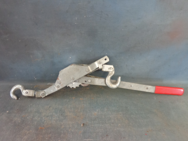 lot 17 image: Come-Along Tool