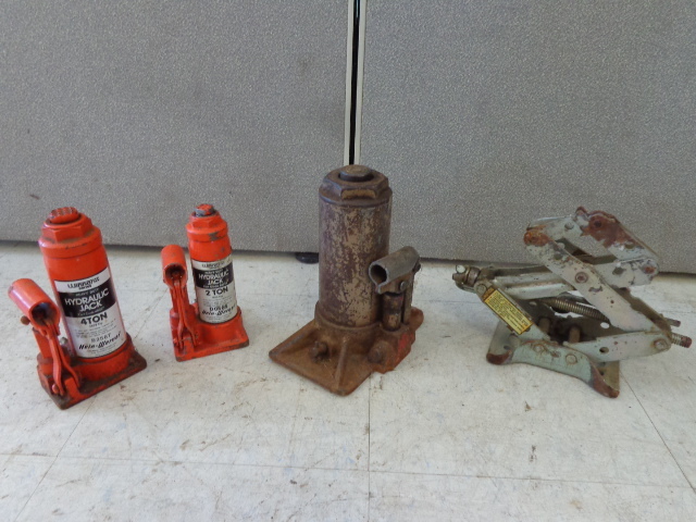 lot 25 image: Jacks