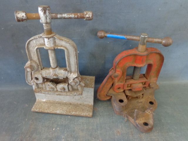 lot 32 image: Pipe Vises