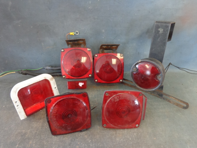 lot 35 image: Trailer Tail Lights