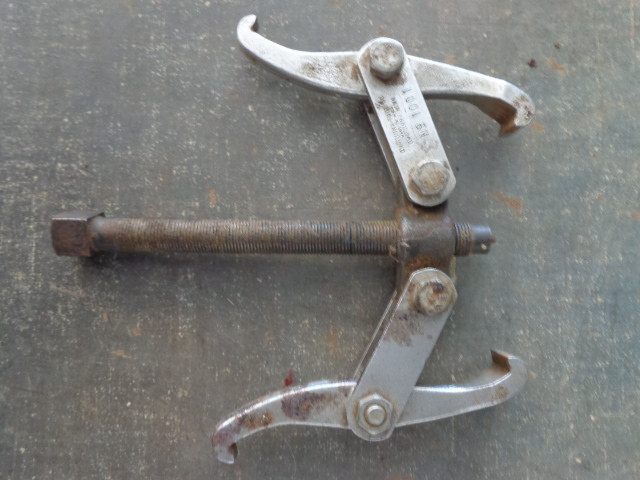 lot 48 image: Gear Puller