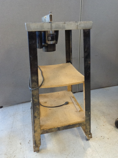 lot 55 image: Router Table