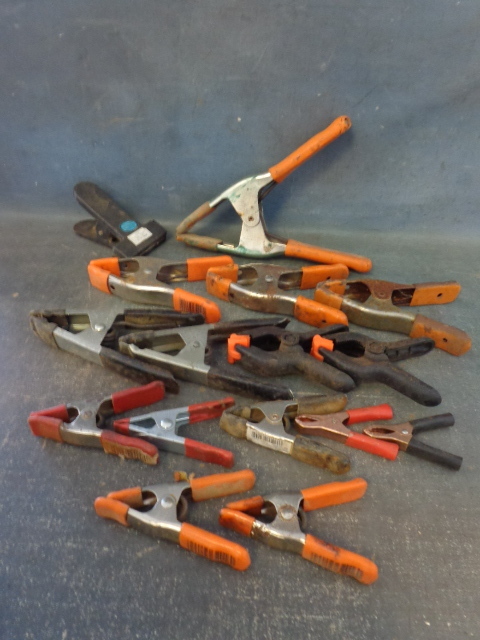lot 62 image: 16 Assorted Sized Spring Clamps