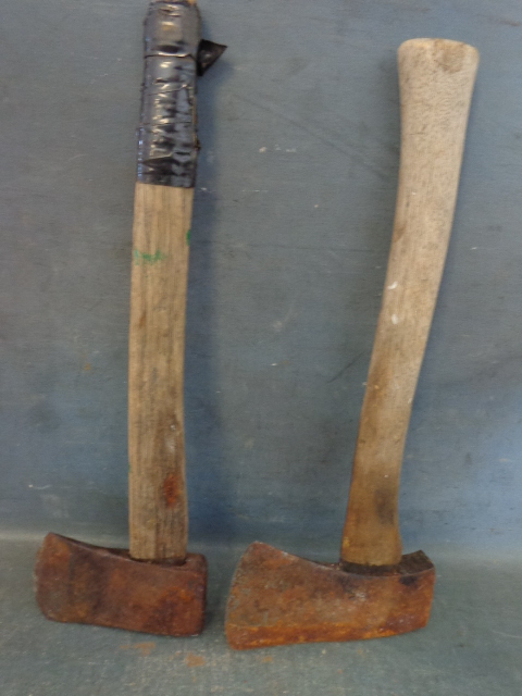 lot 65 image: 2 Hatchets