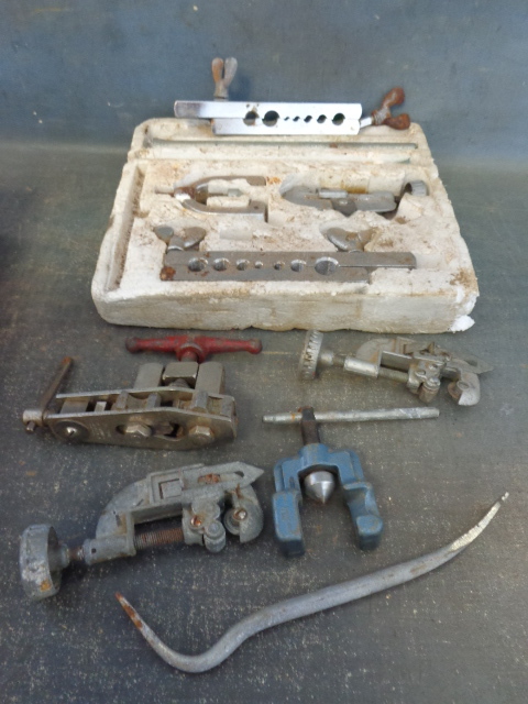 lot 66 image: Flaring Tool and Pipe Cutters