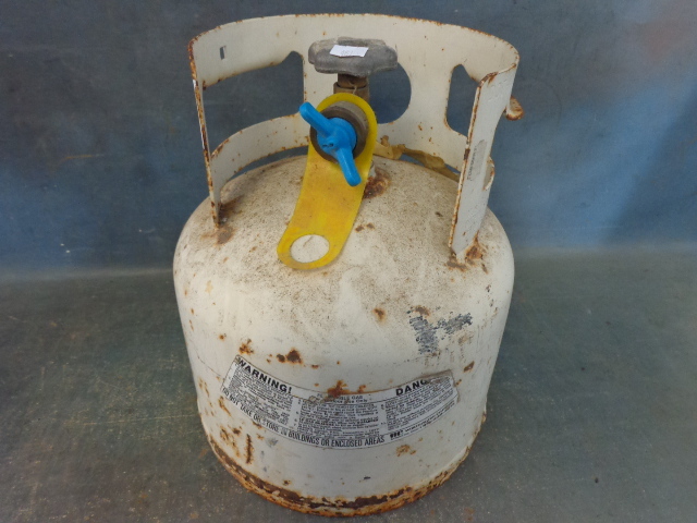 lot 84 image: Small LP Tank