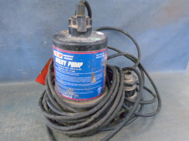 lot 109 image: Submersible Utility Pump