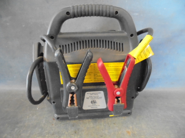 lot 150 image: Black and Decker Jump Pack