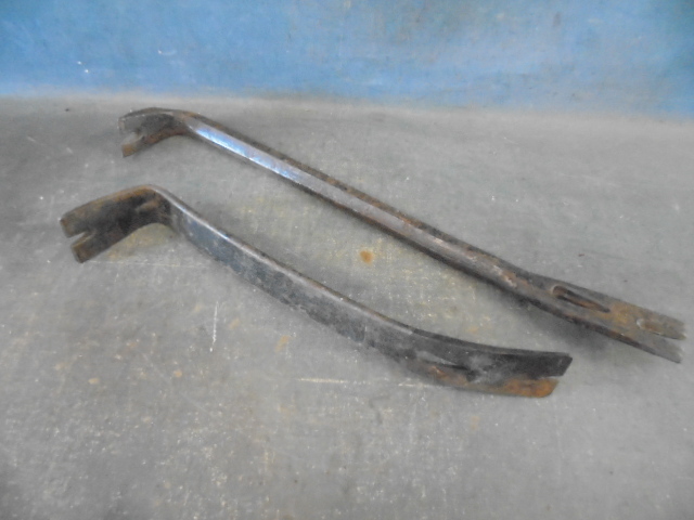 lot 152 image: Pry Bars, Hammer and Splitting Maul