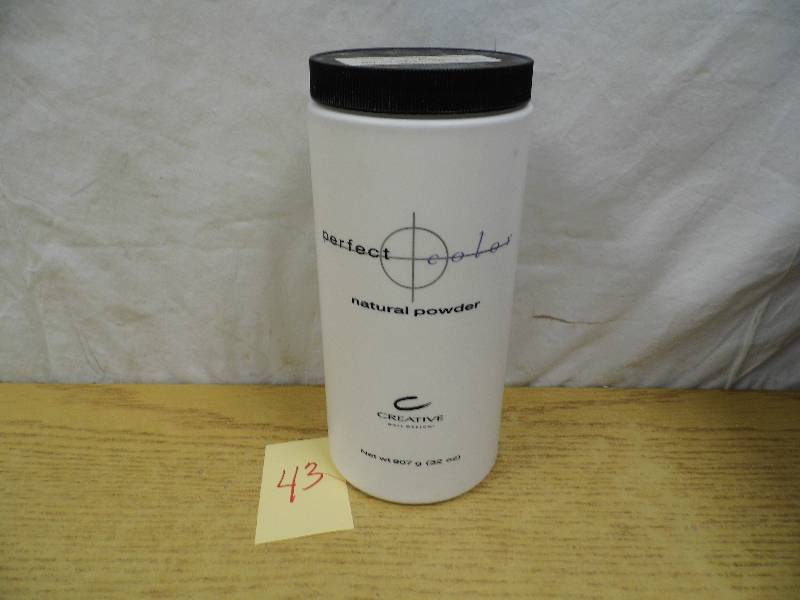 lot 43 image: CND Perfect Color