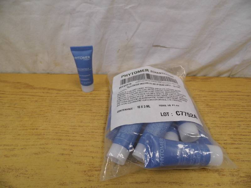 lot 152 image: Lot of 12 Phytomer - EyeLip Cream