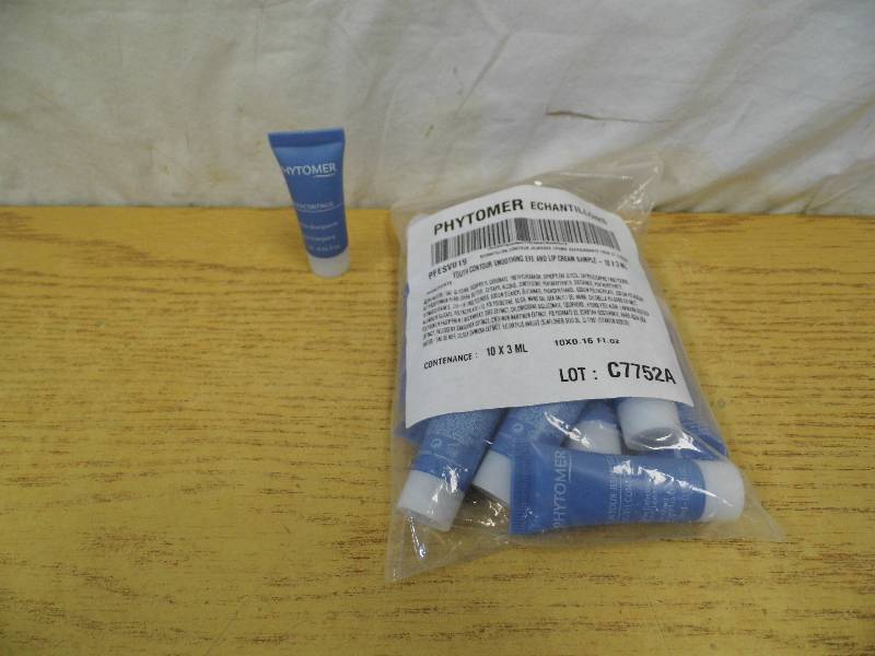 lot 154 image: Lot of 12 Phytomer - EyeLip Cream