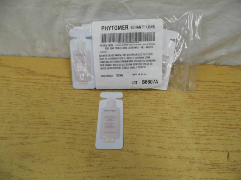 lot 155 image: Lot of 12 Phytomer - Rose Visage Toning Cream