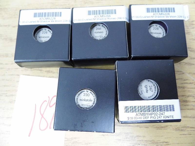 lot 189 image: Lot of 5 Pigments - Eyeshadow
