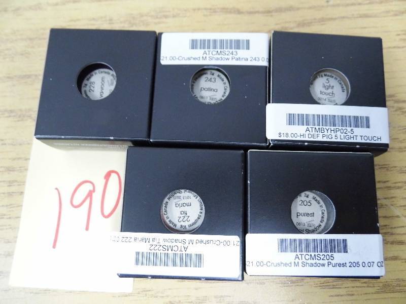 lot 190 image: Lot of 5 Pigments - Eyeshadow