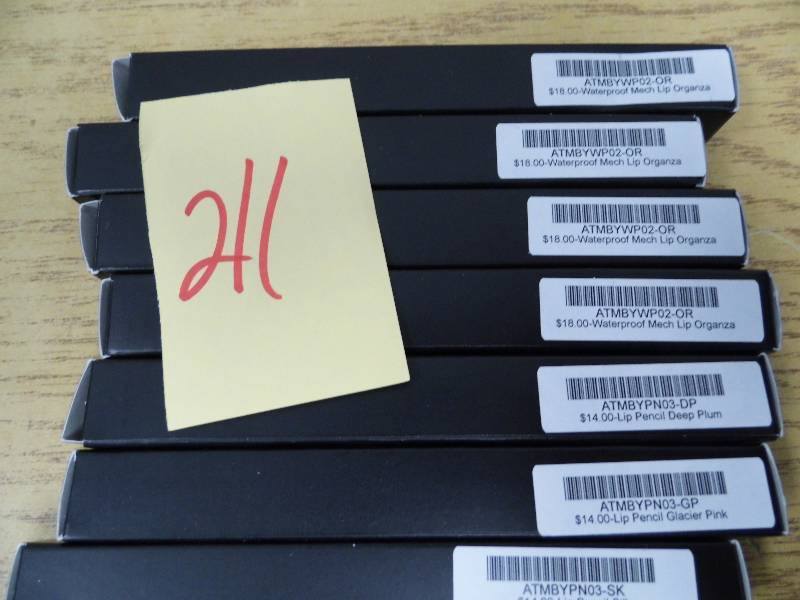 lot 211 image: Lot of 7 Lip Pencils