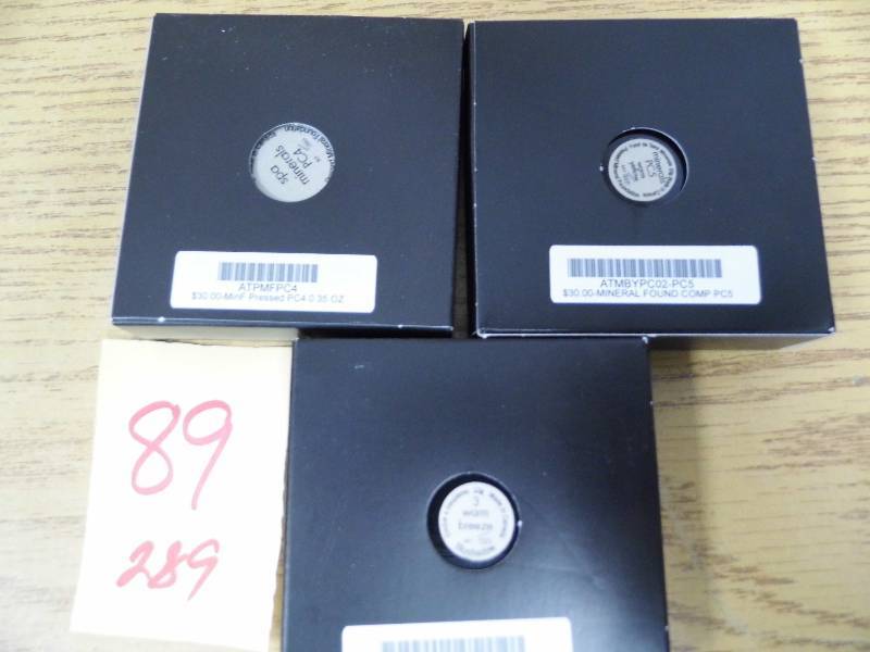 lot 289 image: Lot of 3 Foundation