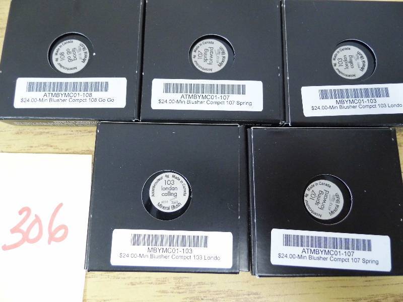 lot 306 image: Lot of 3 Pallet  Lipstick