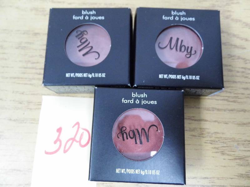 lot 320 image: Lot of 3 Blush