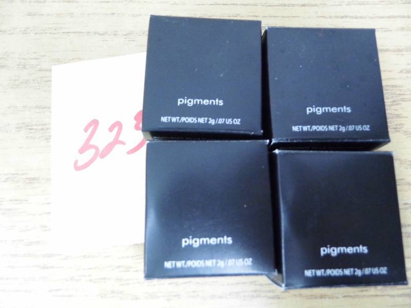 lot 323 image: Lot of 4 Pigments