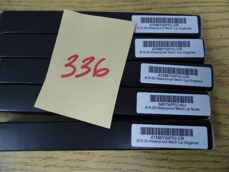 lot 336 image: Lot of 5 Lip Pencils