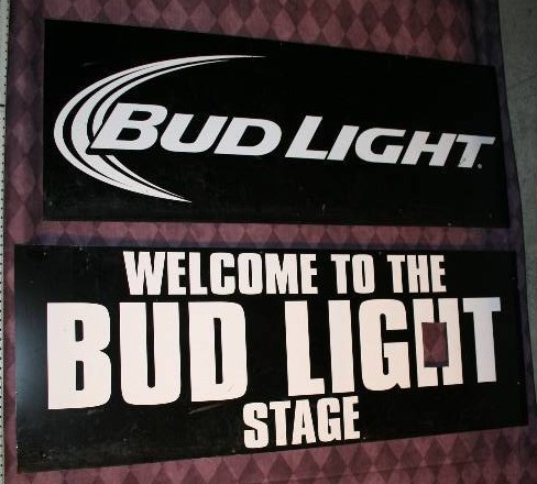 lot 5 image: Beer Signs