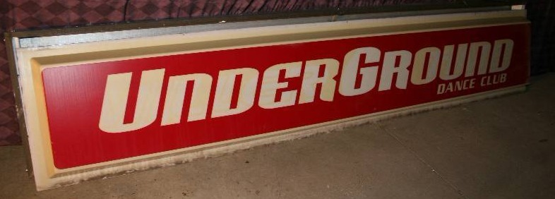 lot 3 image: Large Sign